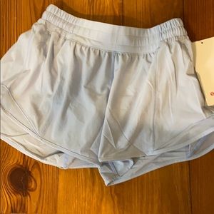 Lululemon hotty hot LR short 4” lined